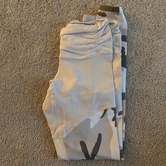 Carbon38 White Camo Hero Leggings barely worn - Picture 4 of 8